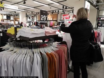 W znanej sieciówce w Polsce zapłacisz wzrokiem. Jak to działa?