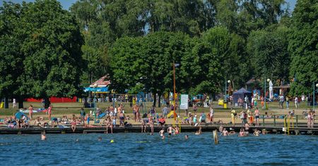 Piją do nieprzytomności. Potem rzucają się na ratowników. "Są agresywni i wulgarni"
