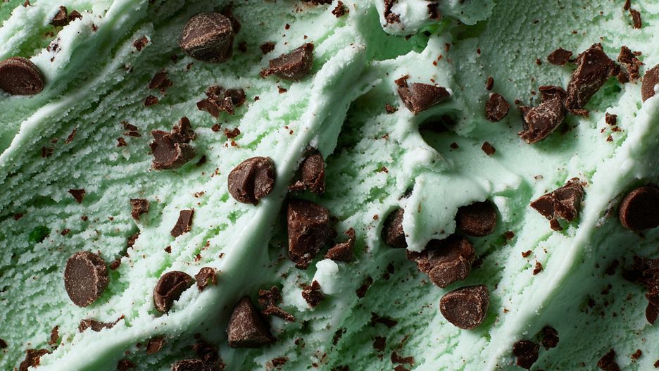 Prosty przepis na lody miętowe z czekoladą