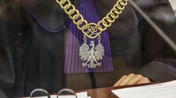 Miał dwa sądowe zakazy, a jednak prowadził. Szybko stanął przed sądem