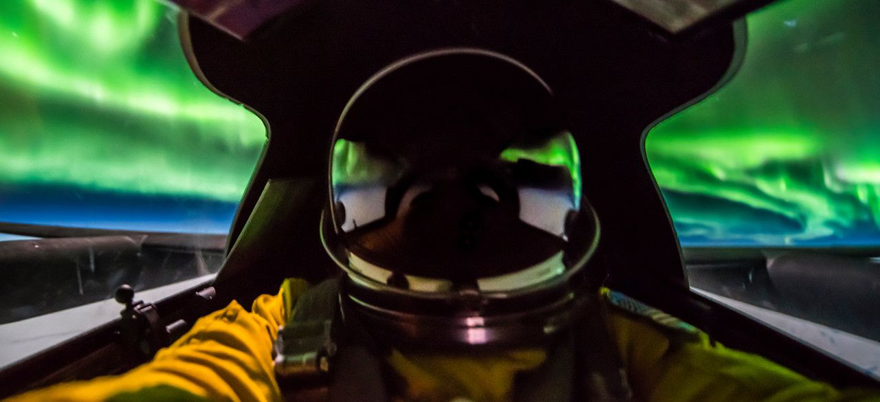 Pilot samolotu szpiegowskiego zrobił zdjęcia zorzy polarnej z bliska!