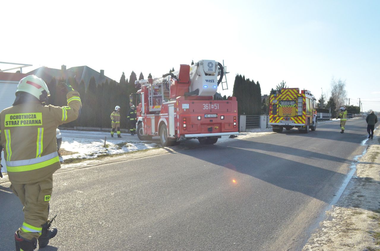 Pożar poddasza w Mańkowie. Strażacy szybko opanowali ogień