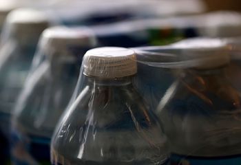 Zmiany już w sierpniu. Wątpliwości budzą zgrzewki napojów