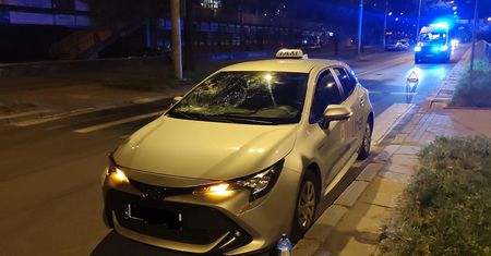 Nie zauważył mężczyzny na przejściu, doszło do potrącenia. Pieszy z obrażeniami głowy trafił do szpitala