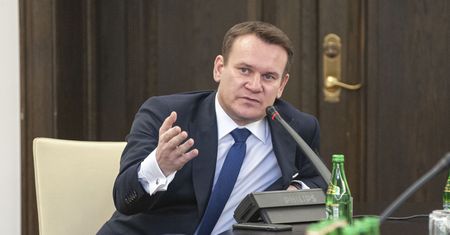 Matka Boska w maseczce z błyskawicą. Poseł PiS reaguje