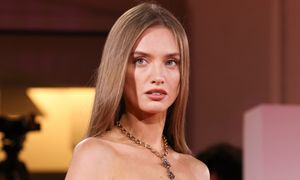 Pojechała do Londynu. Tak ubrała się na premierę filmu