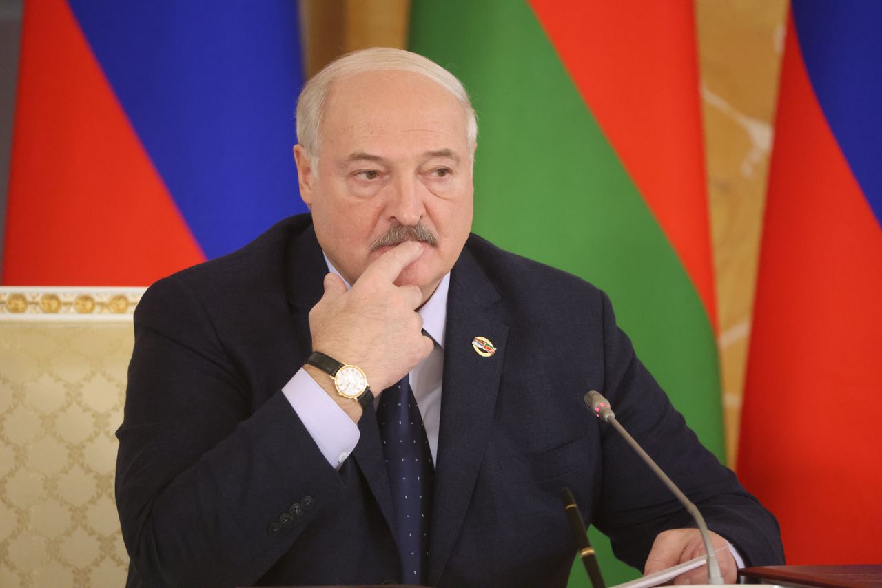 Lukashenko releases 30 political prisoners in bid to win West's favor