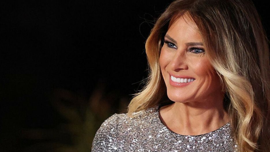 Melania Trump w srebrnej kreacji