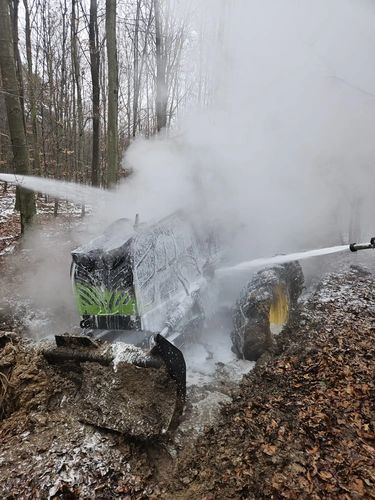 Maszyna leśna objęta pożarem