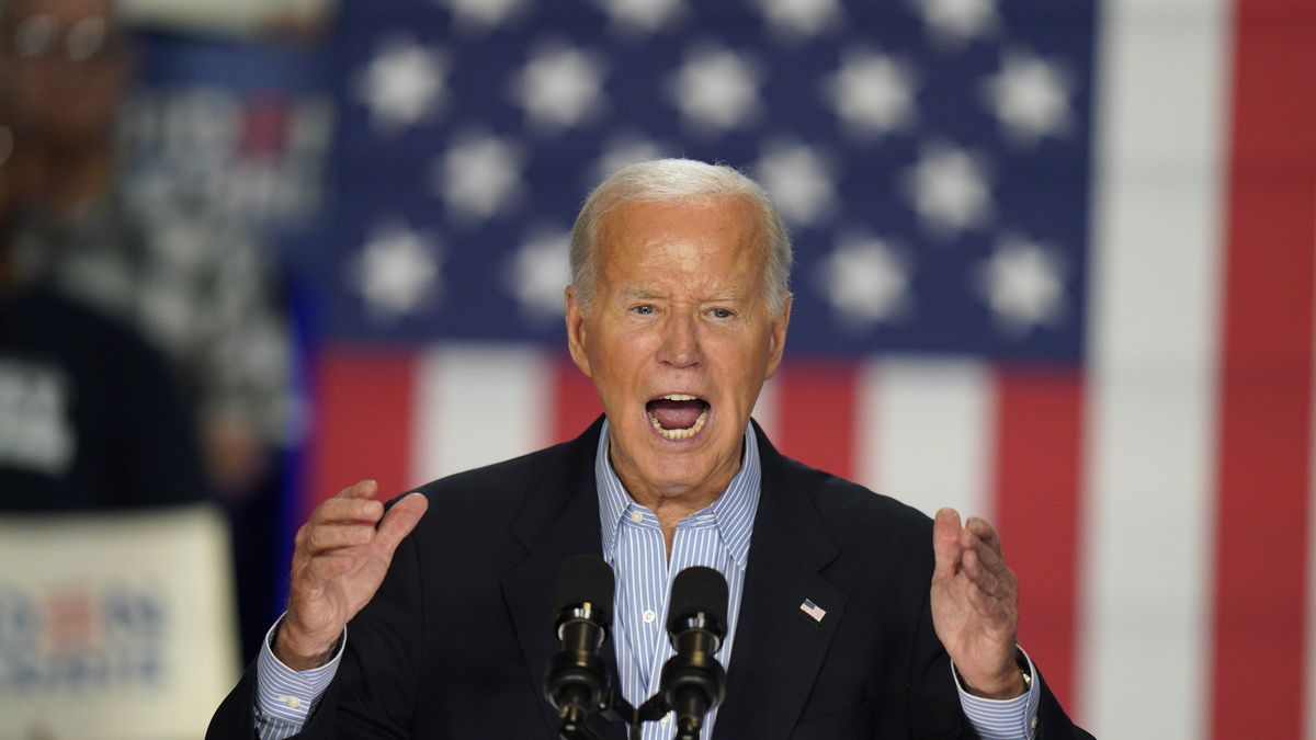 US President Biden campaigns in Madison, Wisconsin
epa11461084 US President Joe Biden speaks about staying in the race for the presidency during a campaign stop at Sherman Middle School in Madison Wisconsin, USA, 05 July 2024. The president is facing growing pressure, including from members of his own party, to step down as the 2024 Democratic nominee after his debate performance against Republican nominee Donald Trump.  EPA/STEVE APPS 
Dostawca: PAP/EPA.
STEVE APPS