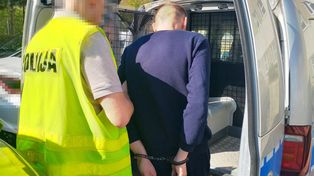 Warszawa: Pijany recydywista zaatakował przechodnia tłuczkiem do mięsa. Pobił go i ukradł zegarek