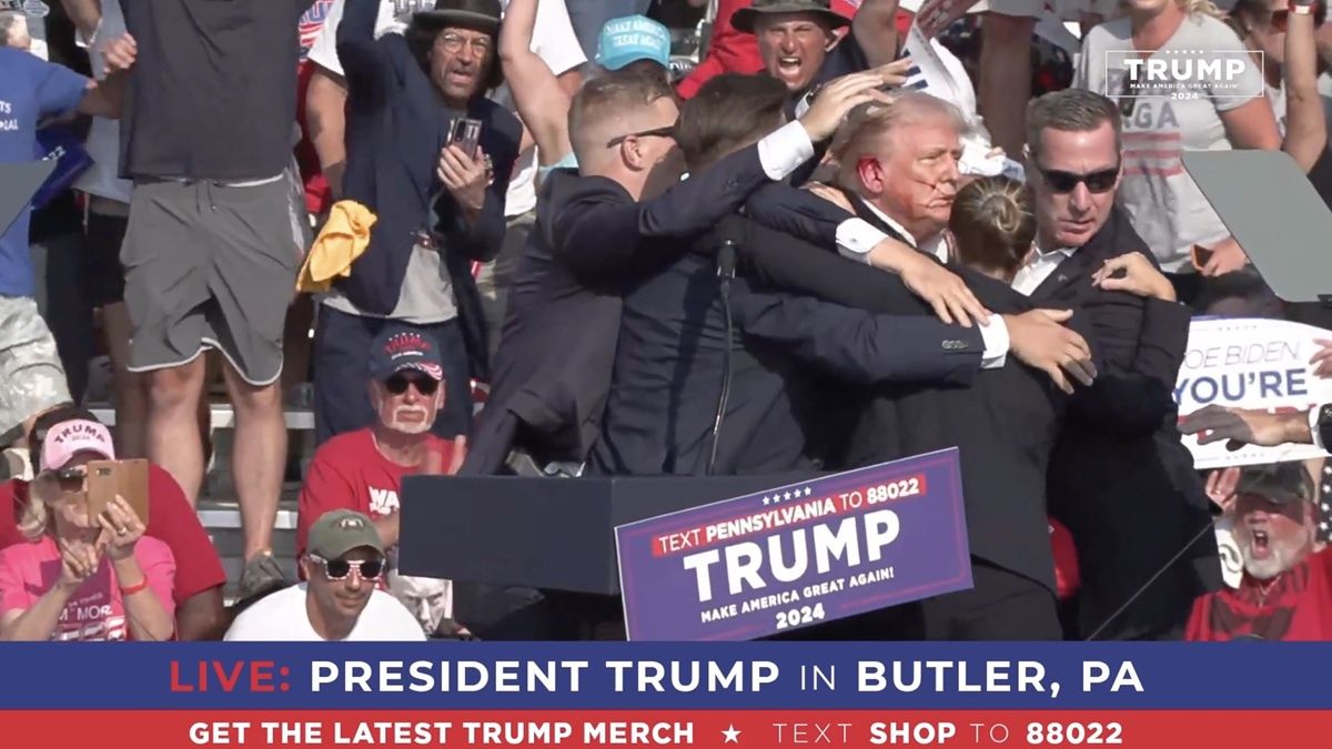 Donald Trump padł ofiarą zamachu.