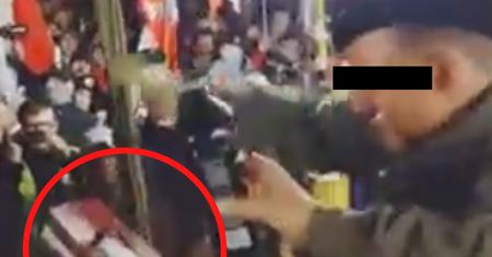 Cały świat pisze o tym, co wydarzyło się w Kaliszu. Nabili księgę na pal