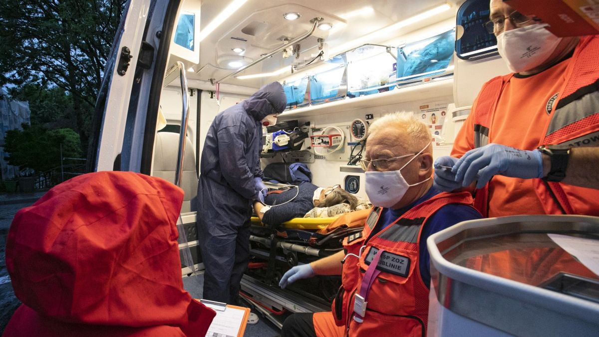 Pandemia COVID-19 w Polsce prawdopodobnie jeszcze długo nie osłabnie