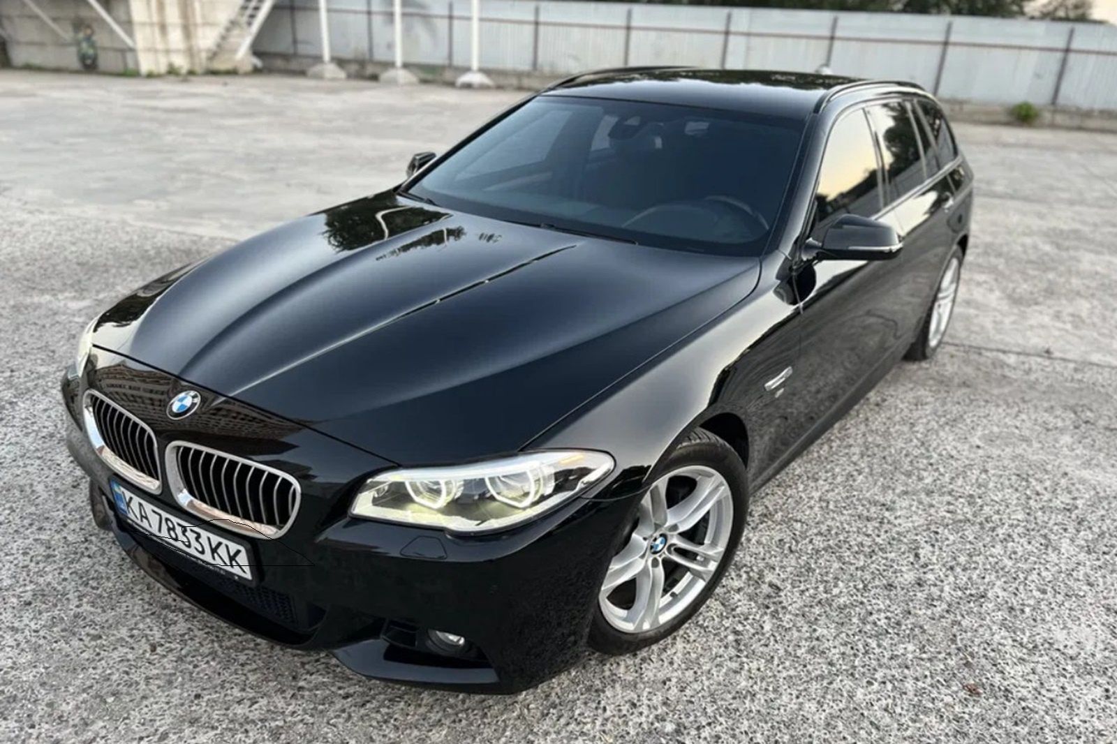 Przekręt na OLX. Eksperci pokazali to bmw z ogłoszenia przed naprawą