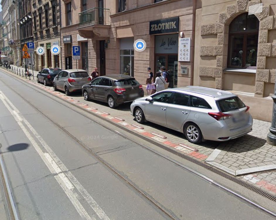 Tak wygląda parking przy ul. Długiej w Krakowie.