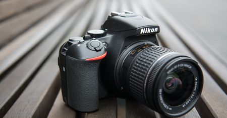 Cashback na 100-lecie Nikona. Zaoszczędź 215 zł na body i do 900 zł na obiektywie