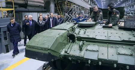Problemy Rosjan. W zakładach zbrojeniowych brakuje rąk do pracy