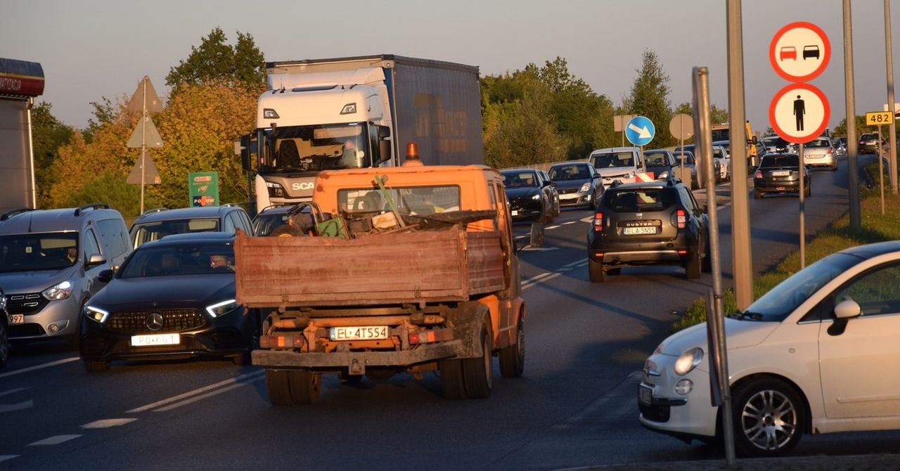 Zduńska Wola: Ogromne korki na DW 482. Zaczęła się przebudowa