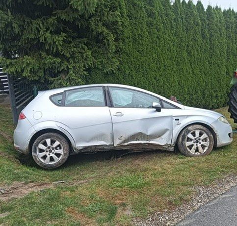 19-latek stracił panowanie nad autem. Dwóch nastolatków w szpitalu (zdjęcia)