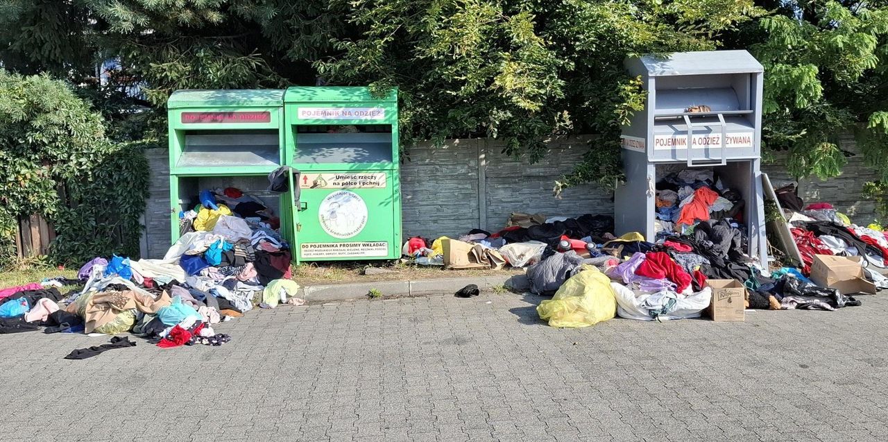 Kęty: Szok przy sklepie. Pobliski parking wygląda jak wysypisko śmieci
