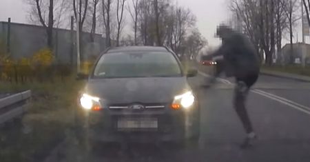 Furia kierowcy po spowodowaniu wypadku. Nie uwierzysz, czyj to samochód