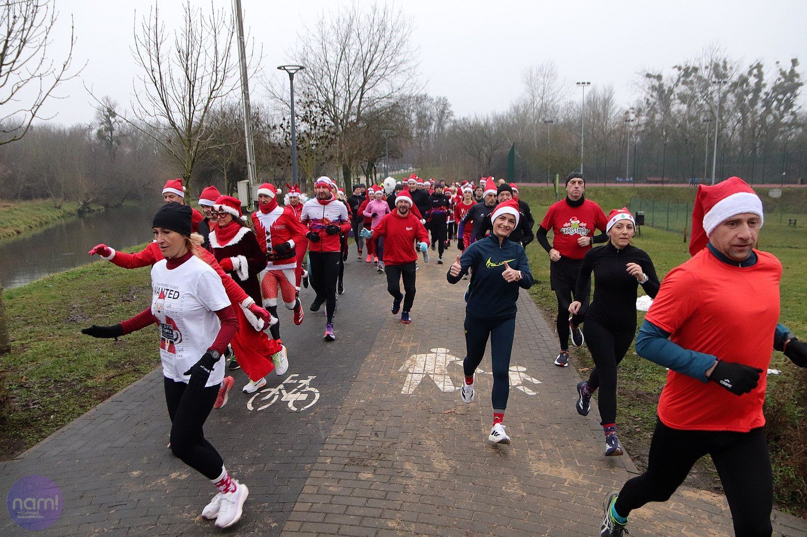 Mikołajowy parkrun w parku na Słodowie we Włocławku, 6 grudnia 2025