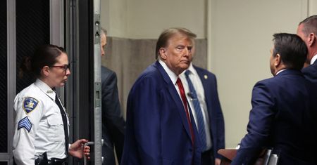 "Miękkie lądowanie Trumpa"? Nie straci fortuny