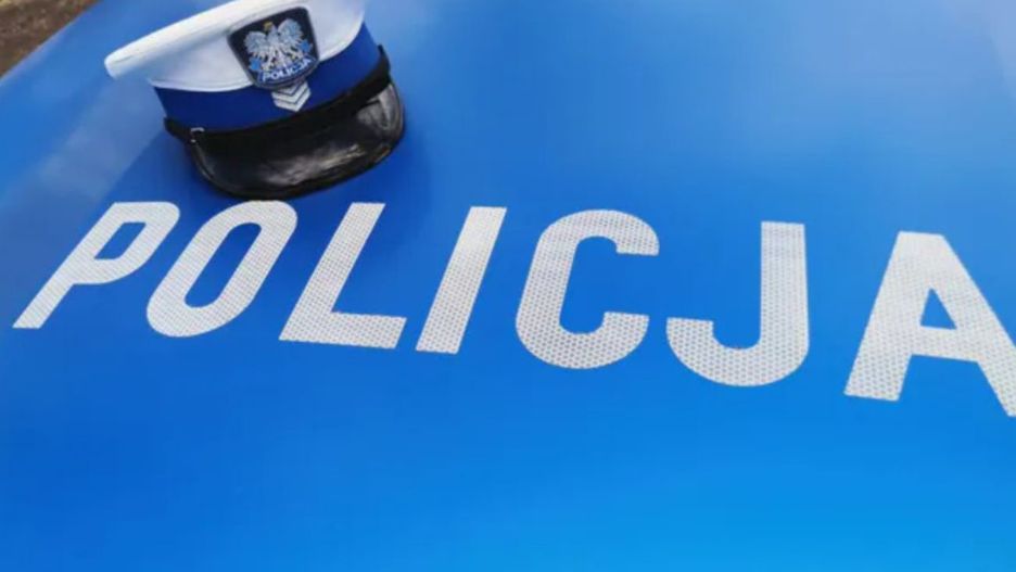 Policjant wiózł nastolatki. Spowodował wypadek