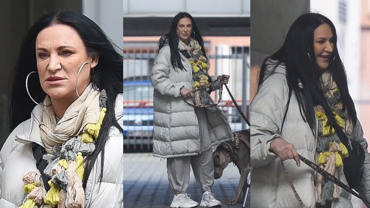 Kayah spaceruje z psem po Śródmieściu