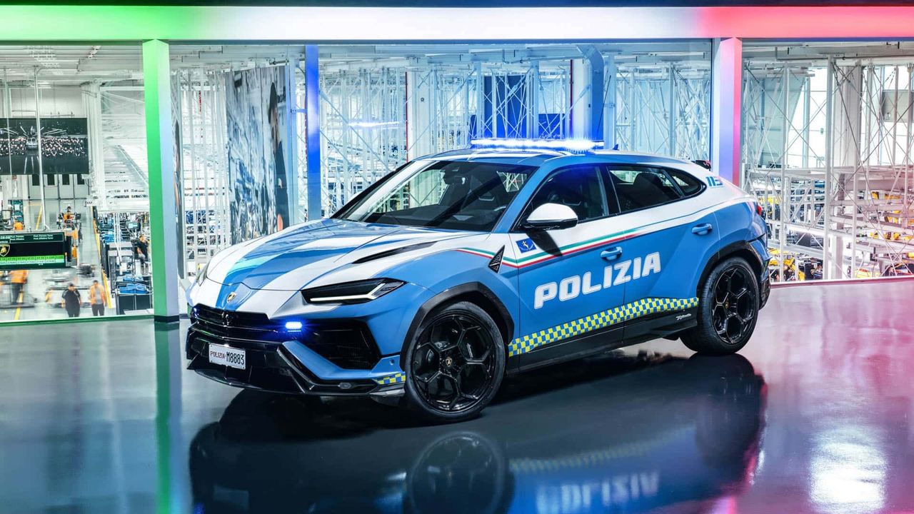 Lamborghini Urus Performante w roli radiowozu