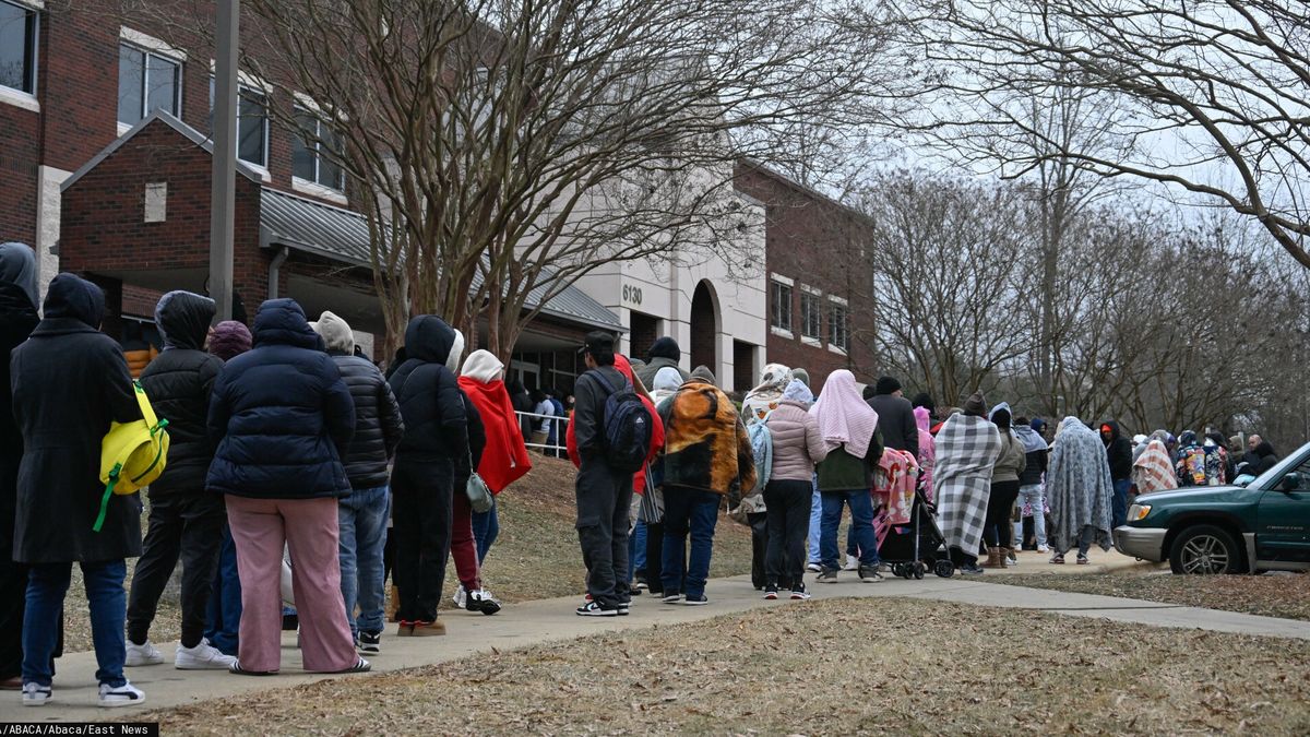 Temporary
CHARLOTTE, UNITED STATES - JANUARY 21: Hundreds of immigrants wait in long lines at the Charlotte ICE office the day after President Donald Trump takes office in Charlotte, United States on January 21, 2025. Peter Zay / Anadolu/ABACAPRESS.COM
AA/ABACA