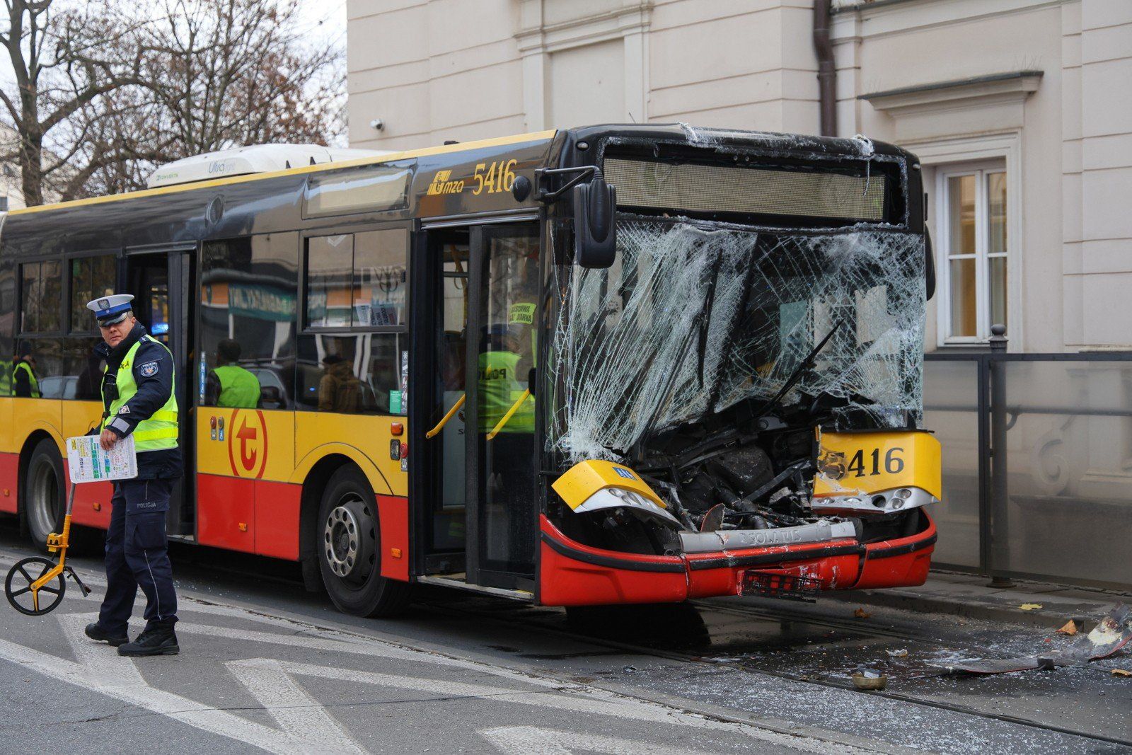 Kolizja dwóch tramwajów i autobusu w alei &#34;Solidarności&#34;
