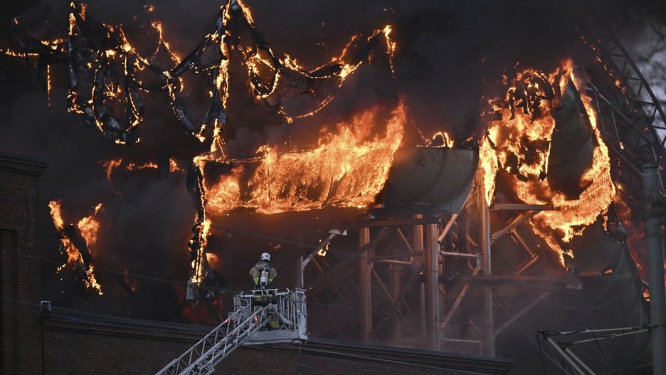 Pożar w parku rozrywki Liseberg Oceana Wodny Świat w Goteborgu w Szwecji.