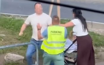 Parkingowy bił się z turystą. Obok wózek z dzieckiem. Sceny w Karpaczu