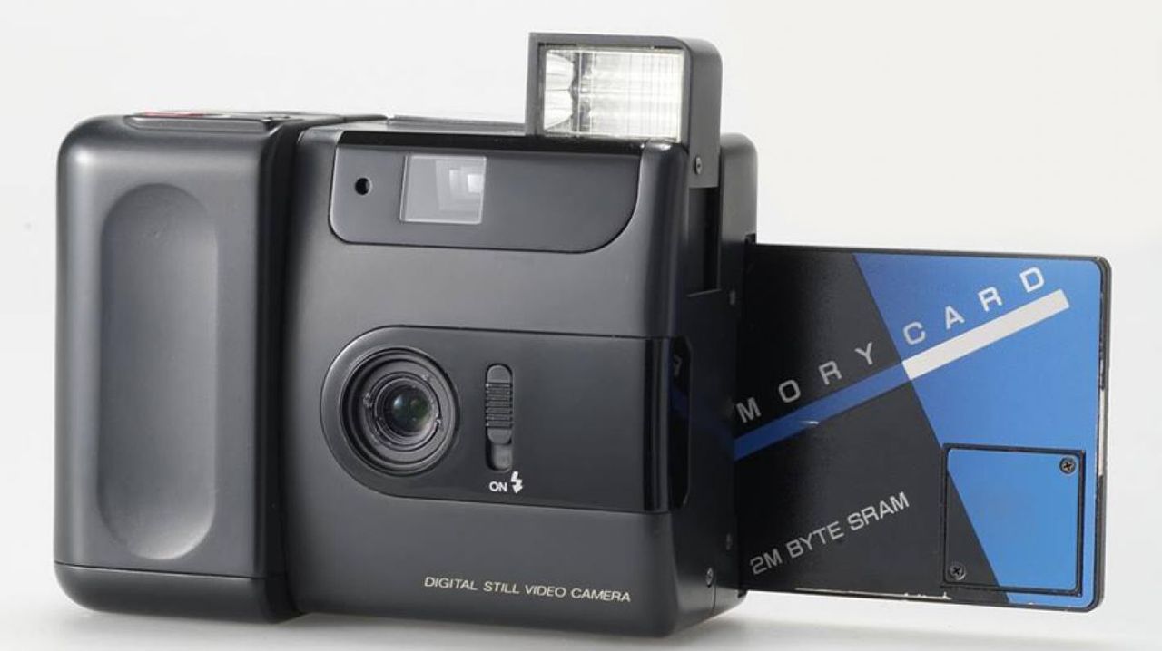 Poznajcie FUJIX DS-1P - pierwszy cyfrowy aparat na świecie