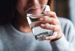 Експерти розвіяли міф, чи можна пити воду під час їжі