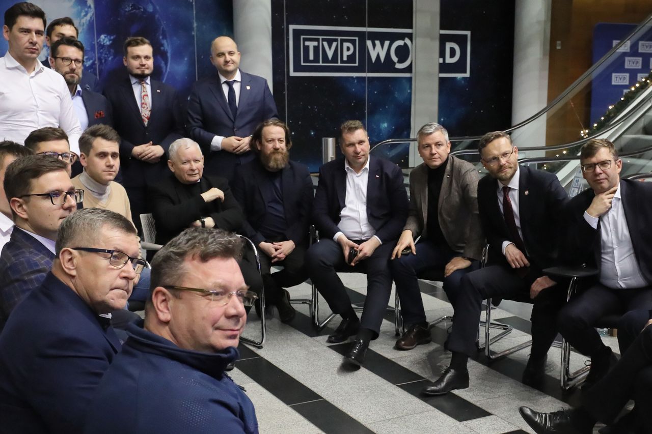"Ostatnia wieczerza" w TVP. Posłowie PiS będą musieli się tłumaczyć