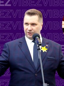 Lekcje pod patronatem Czarnka w parku rozrywki. Szykuje się hit