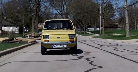 Żółty Maluch trafił w ręce Amerykanina. Przypadkowy zakup okazał się związkiem na dłużej