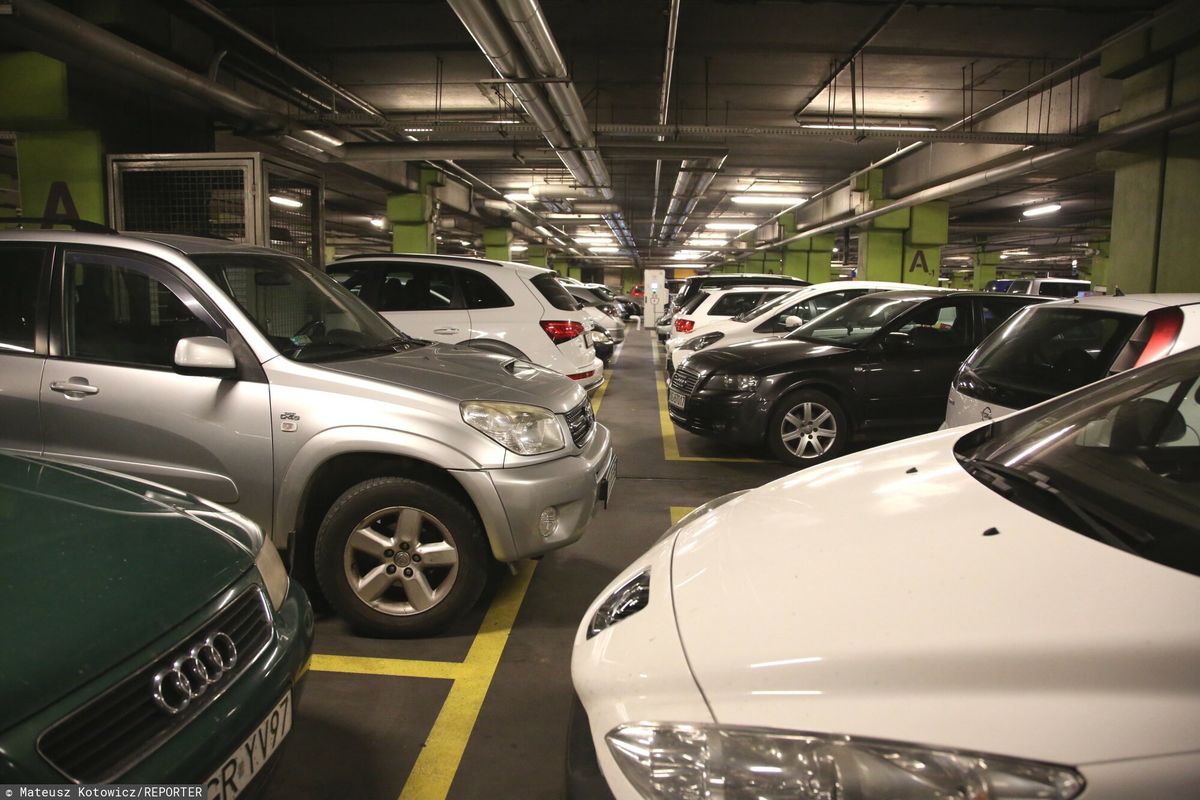Notariusze wymagają okazania świadectwa energetycznego np. przy transakcji sprzedaży miejsca parkingowego