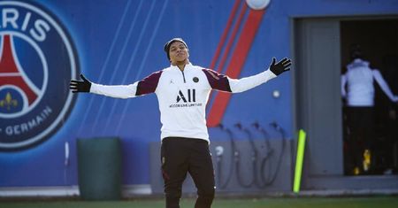 "Mbappe - nie żyjesz". Gwiazda piłki zagrożona w Paryżu?