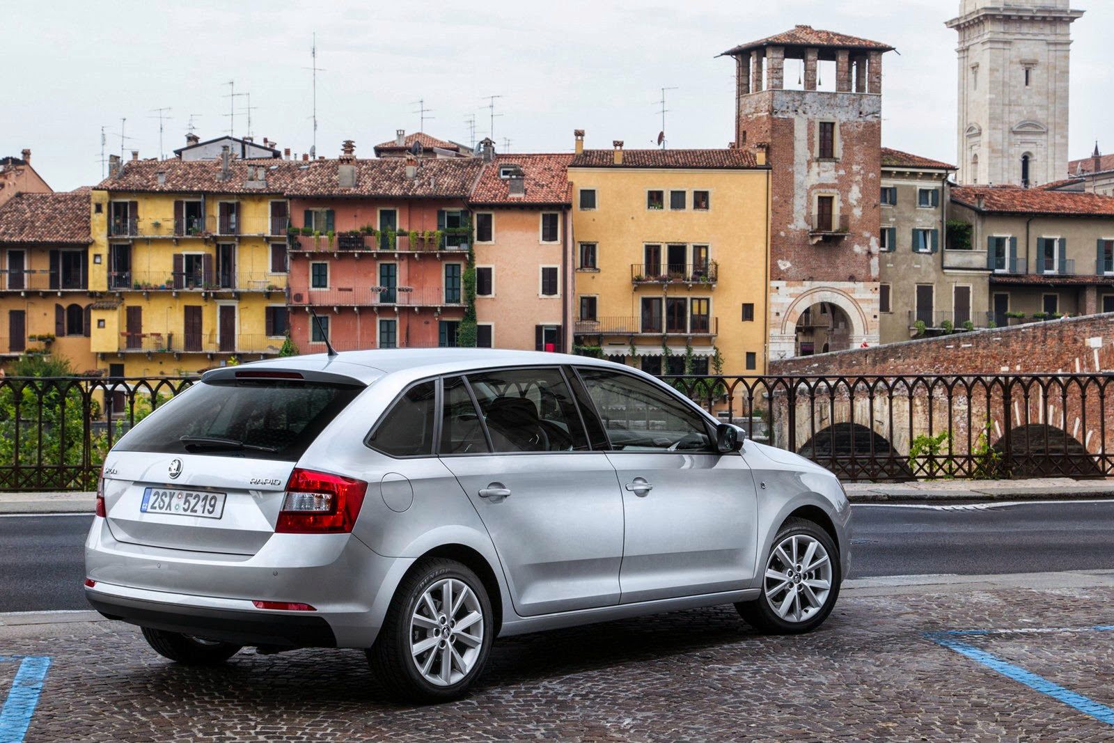 Škoda Rapid Spaceback - obszerna galeria od producenta 10