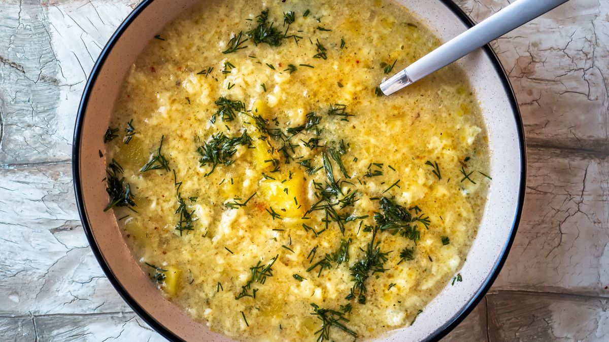 Zupa koperkowa z ziemniakami i zacierkami