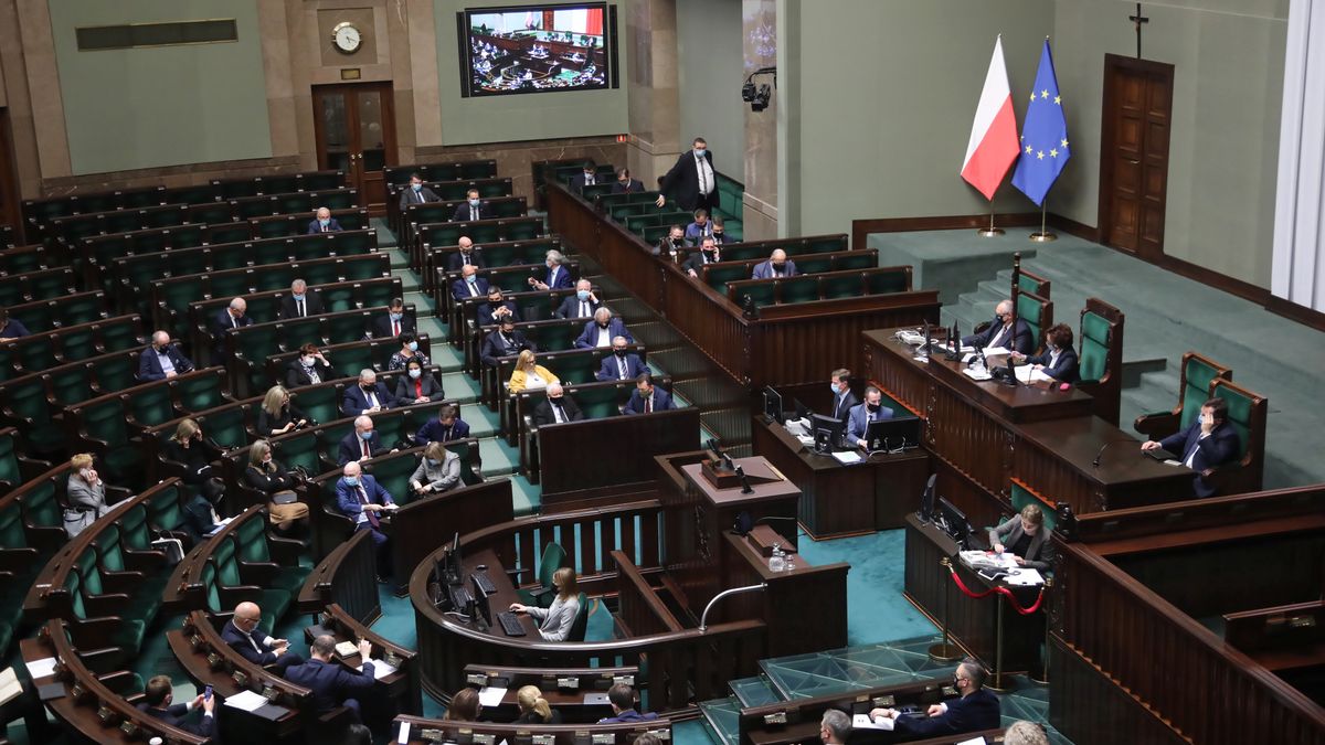 Posiedzenie Sejmu. Posłowie wydłużyli działanie ustawy specjalnej finansowej.