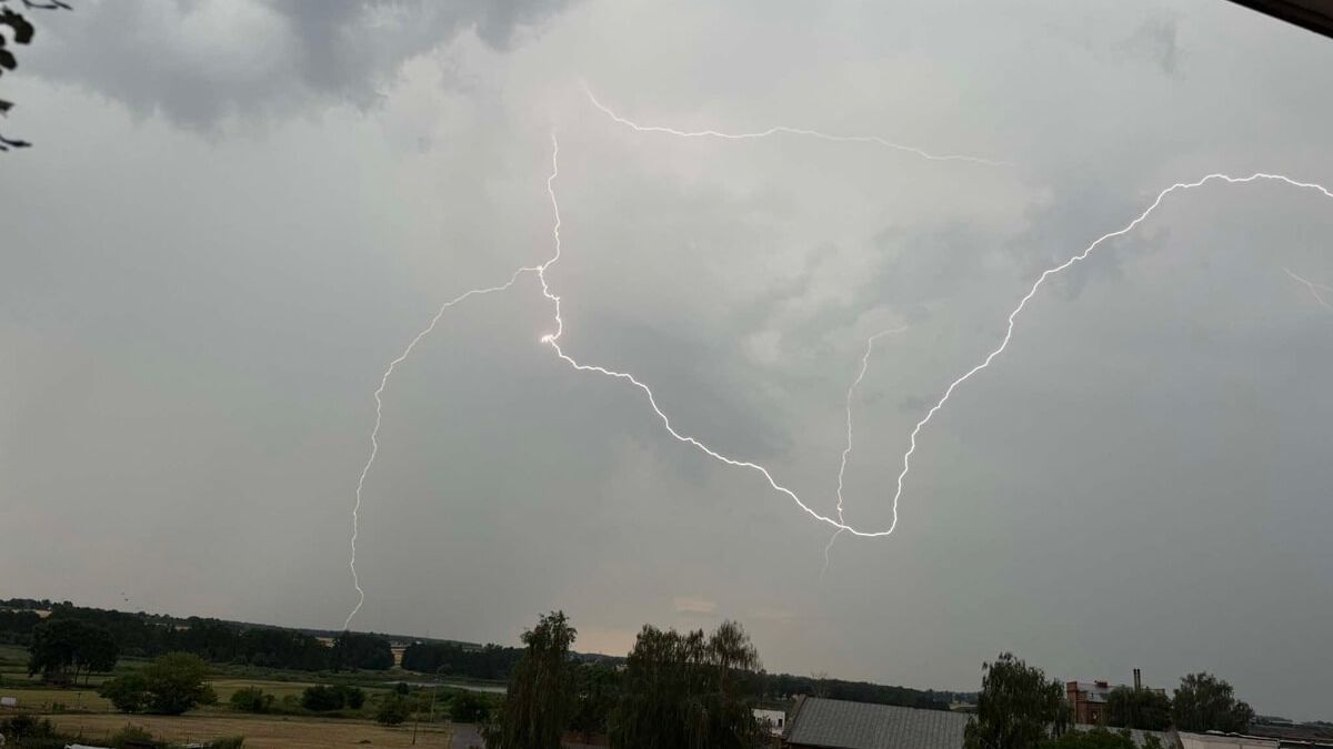 Wyładowanie atmosferyczne w trakcie burzy