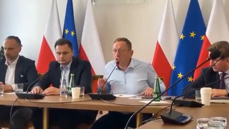 Awantura za awanturą. Nowe krzyki w ministerstwie