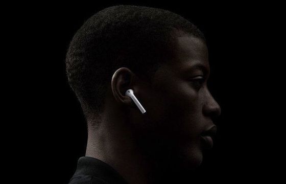 Sprzedano 60 mln sztuk słuchawek AirPods, Apple dominuje w tym segmencie