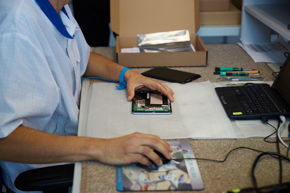 Podmienią matrycę i zepsują obudowę. Prawda? Sprawdziliśmy jak działa serwis Asusa 3