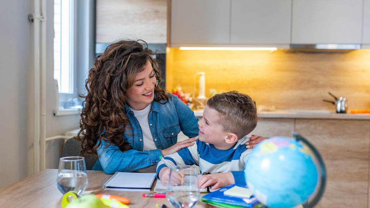 Ile nauczyciel zarabia po godzinach?